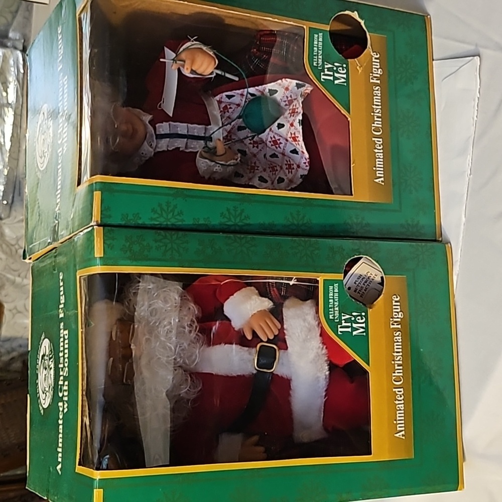 Mr. & Mrs Claus animated christmas figure with sound